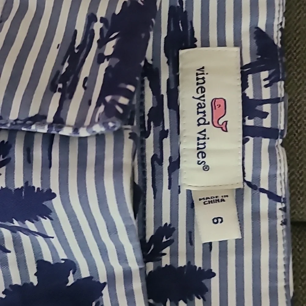 Vineyard Vines Classic Short 3 1/2 inseam - Picture 2 of 4